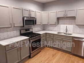 144 Page St NE in Grand Rapids, MI - Building Photo - Building Photo