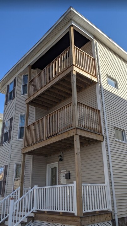 12 Bedford Ave, Unit 3 in Worcester, MA - Building Photo