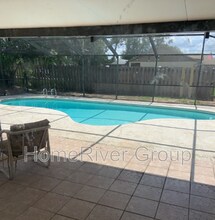 3812 Highgate Dr in Valrico, FL - Foto de edificio - Building Photo