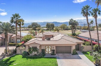 246 Loch Lomond Rd in Rancho Mirage, CA - Foto de edificio - Building Photo