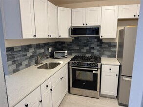 6720 Arbor Dr in Miramar, FL - Building Photo - Building Photo