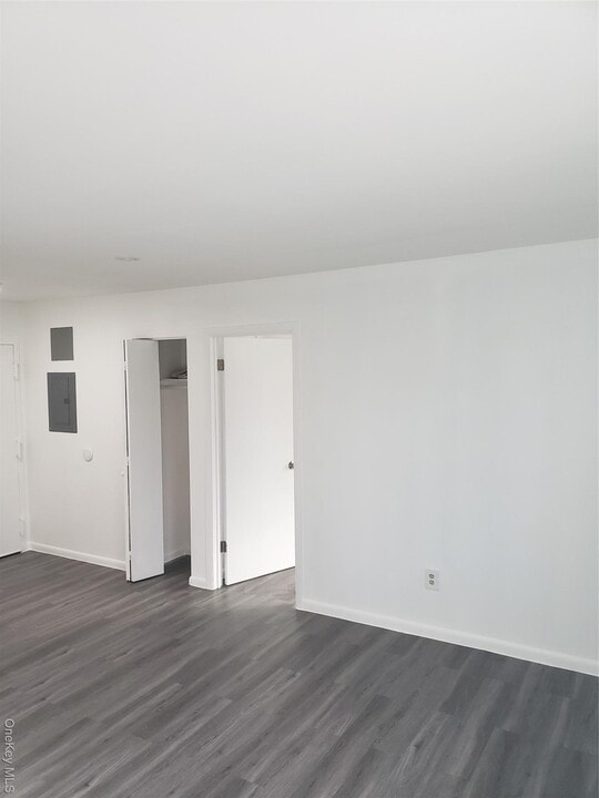 345 Benham Ave in Bridgeport, CT - Building Photo