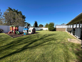 35133 Faith Dr in Yucaipa, CA - Building Photo