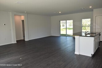 3094 San Filippo Dr SE in Palm Bay, FL - Foto de edificio - Building Photo