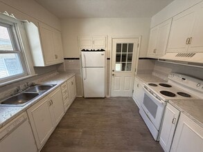 734 W Scott St in Springfield, MO - Building Photo - Building Photo