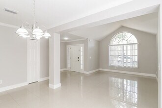 24740 Silversmith Dr in Lutz, FL - Building Photo - Building Photo