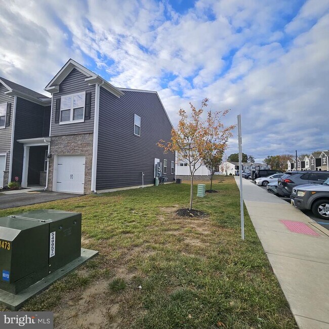 71 Peregrine Way in Burlington, NJ - Building Photo - Building Photo