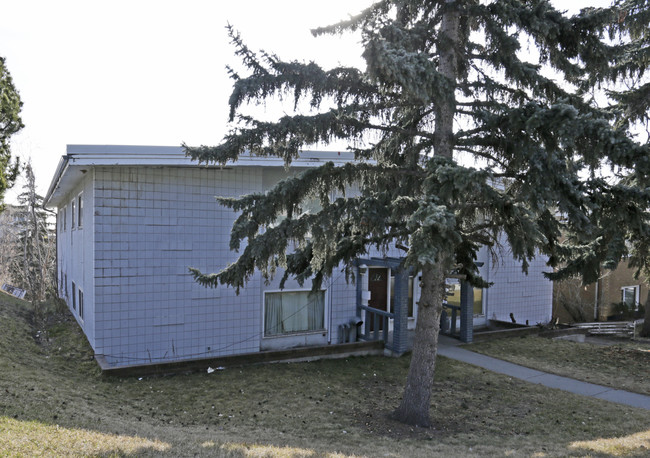 3822 Parkhill St SW in Calgary, AB - Building Photo - Building Photo