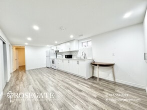 1189 Cloverdale St in Oshawa, ON - Building Photo - Building Photo