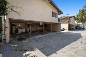 745-747 Venice Way in Inglewood, CA - Foto de edificio - Building Photo