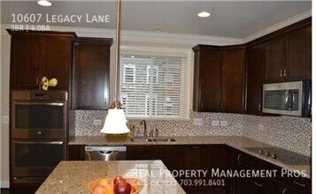 10607 Legacy Ln in Fairfax, VA - Building Photo - Building Photo