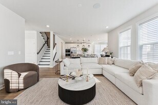 14905 Heather Bloom Dr in Dale City, VA - Building Photo