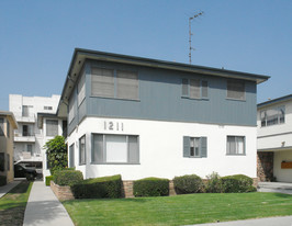1211 S Holt Ave in Los Angeles, CA - Building Photo
