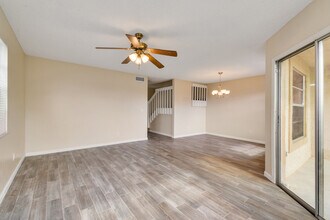 1475 Lake Mango Way in West Palm Beach, FL - Building Photo - Building Photo