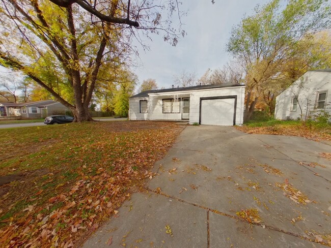 1053 S Christine Ave in Wichita, KS - Building Photo - Building Photo