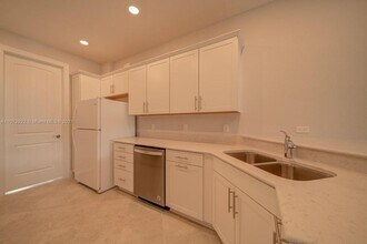 1280 Eucalyptus Dr in Hollywood, FL - Building Photo - Building Photo