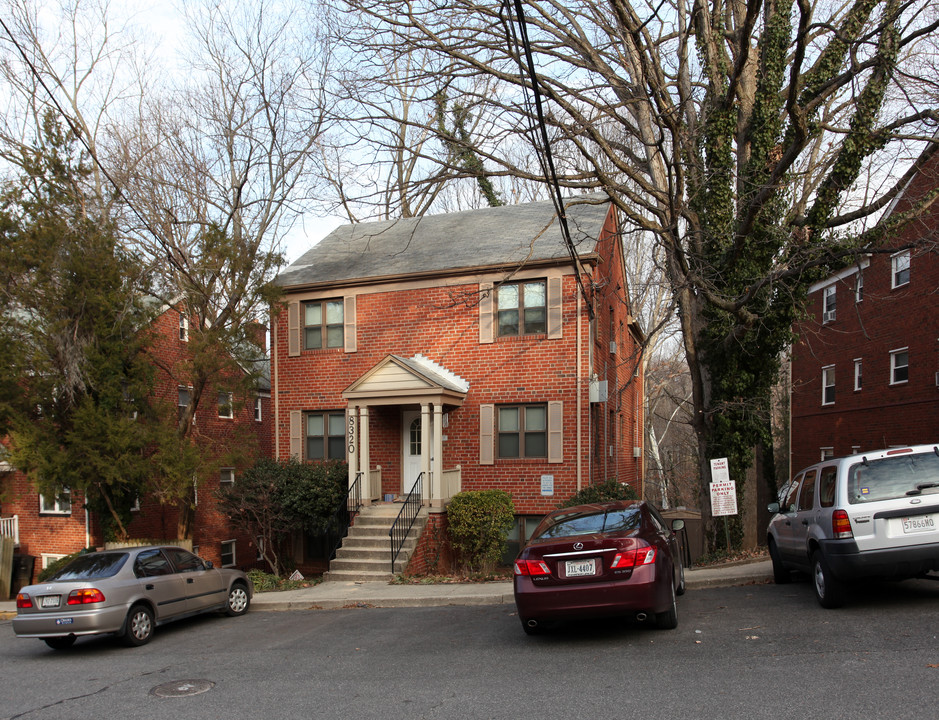 8320 Roanoke Ave in Takoma Park, MD - Building Photo