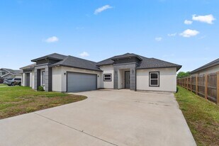 9448 W Queen Palm in Los Fresnos, TX - Building Photo