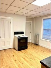 583 Washington Ave in Portland, ME - Foto de edificio - Building Photo