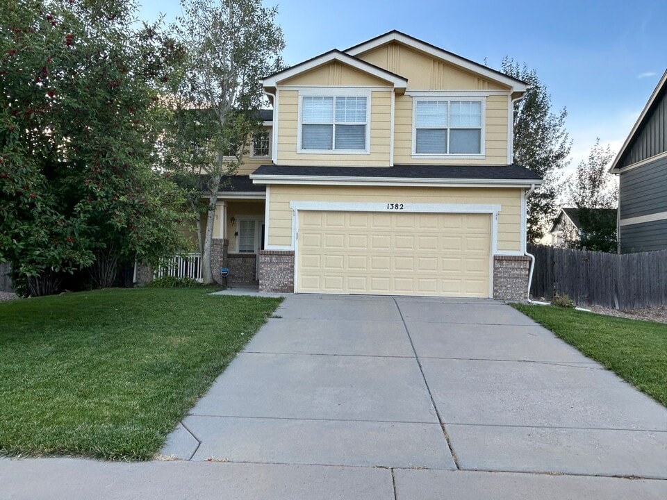 1382 N Stratton Ave in Castle Rock, CO - Building Photo