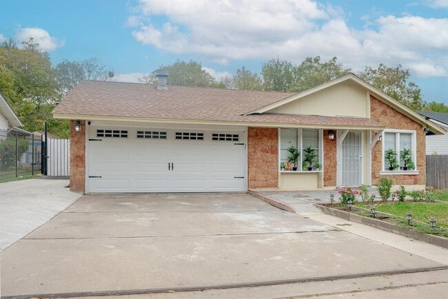9801 Oriole Dr in Austin, TX - Building Photo - Building Photo