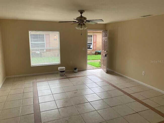 1050 Gay Rd in Lakeland, FL - Building Photo - Building Photo