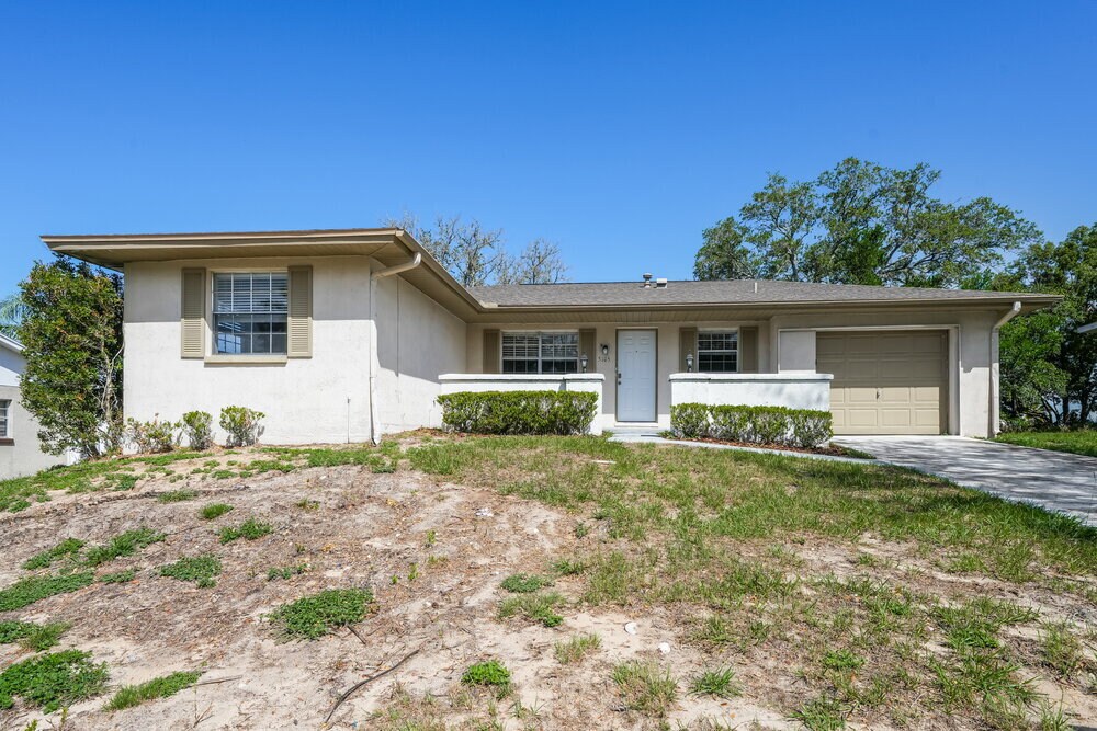 5105 Chamber Ct in Spring Hill, FL - Building Photo