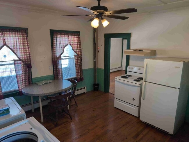 35 Spruce St in Waterville, ME - Building Photo - Building Photo
