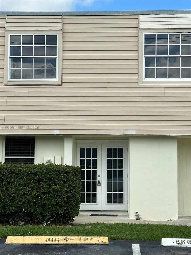 6601 Winfield Blvd in Margate, FL - Building Photo - Building Photo