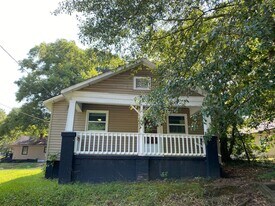 324 N Pryor St in Gastonia, NC - Building Photo