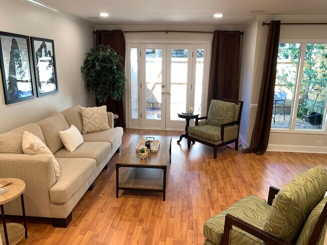 property at 15 Ivy Rdg NE