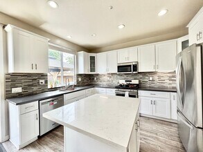818 Navigator Way in Oxnard, CA - Building Photo - Building Photo