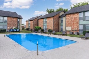 Residence at Deer Park Apartments in Deer Park, TX - Building Photo