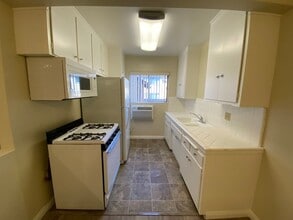 241 E Alameda Ave in Burbank, CA - Building Photo - Building Photo