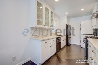 9116 S Van Ness Ave in Los Angeles, CA - Foto de edificio - Building Photo