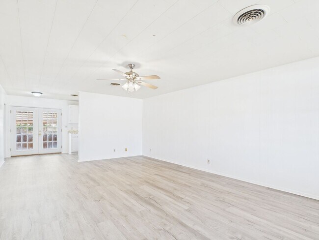 100 NW Hills Dr in Fredericksburg, TX - Building Photo - Building Photo