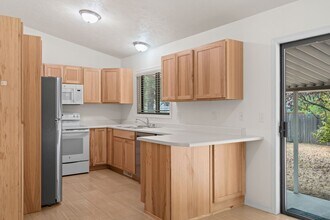 2304 S Evergreen Rd in Spokane Valley, WA - Building Photo - Building Photo