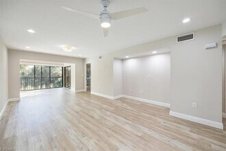 5940 Via Lugano in Naples, FL - Foto de edificio - Building Photo