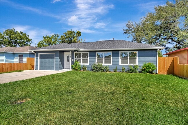 1307 Belshire Rd in Pasadena, TX - Building Photo - Building Photo