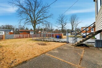 1152 Burch Ln in University City, MO - Foto de edificio - Building Photo
