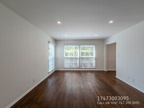 2006 N Vermont Ave in Los Angeles, CA - Building Photo - Building Photo