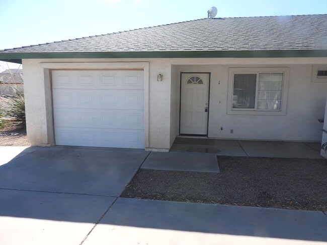 3342 Armour Ln in Kingman, AZ - Building Photo - Building Photo