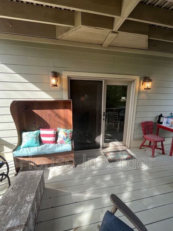 property at 5 Williamette Cir