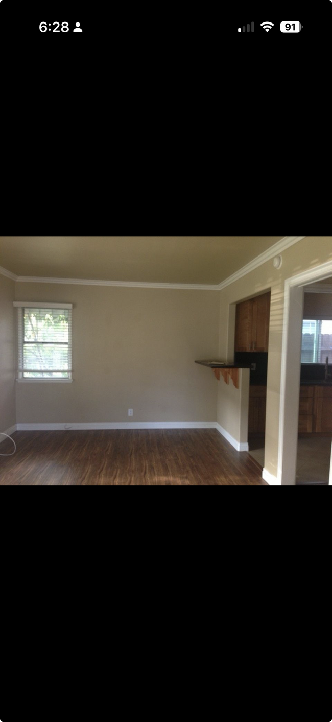1308 N Hollywood Way, Unit Apartment A in Burbank, CA - Building Photo - Building Photo