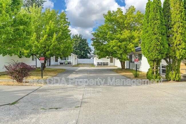 property at 1421 E Randle Ave