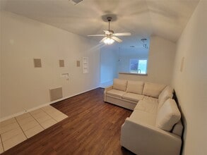 15010 Sparks Ct in Baytown, TX - Building Photo - Building Photo