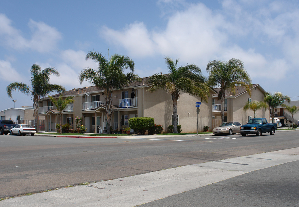 771-797 10th St in Imperial Beach, CA - Building Photo