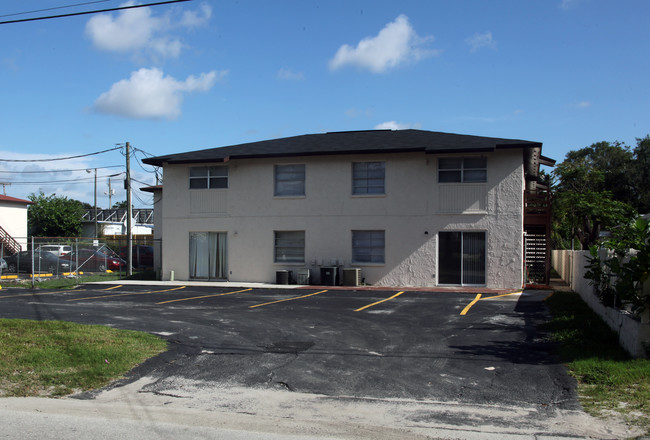 Annie Apartments in Tampa, FL - Foto de edificio - Building Photo