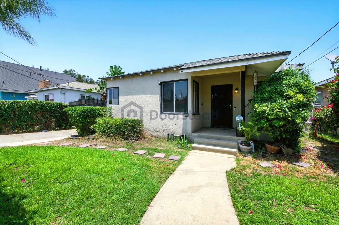 1427 W I St in Wilmington, CA - Building Photo