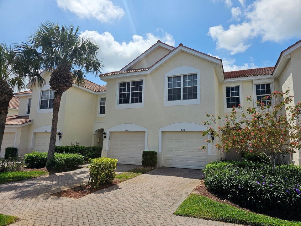 960 Hampton Cir in Naples, FL - Building Photo